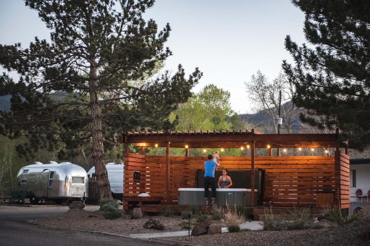 Amigo Motor Lodge Salida Exterior photo